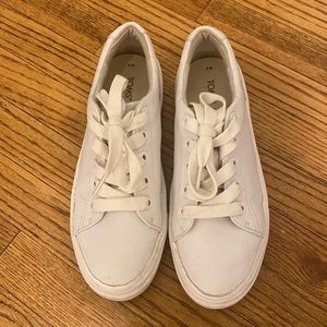 New white leather Tom’s sneaker